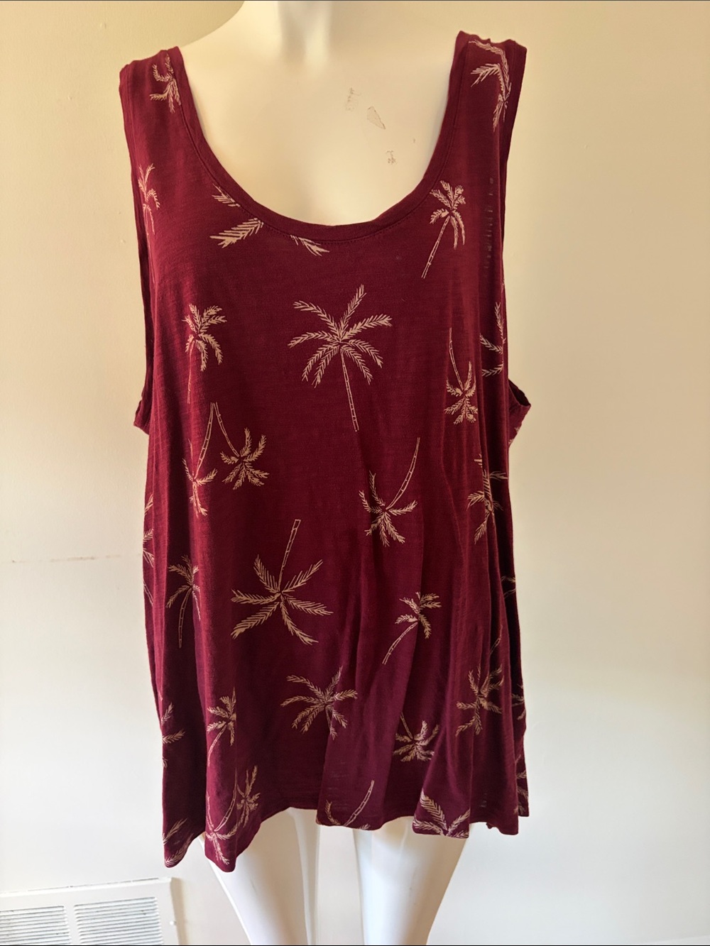 Old Navy Burgundy Palm Tree  Print Scoop Tank